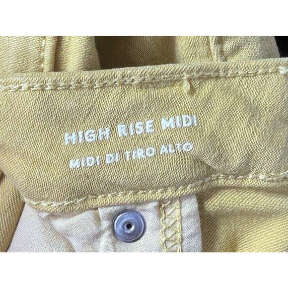 Universal Thread Women's Mustard Yellow Button Raw Hem Jean Shorts 14/32'' - Picture 8 of 9